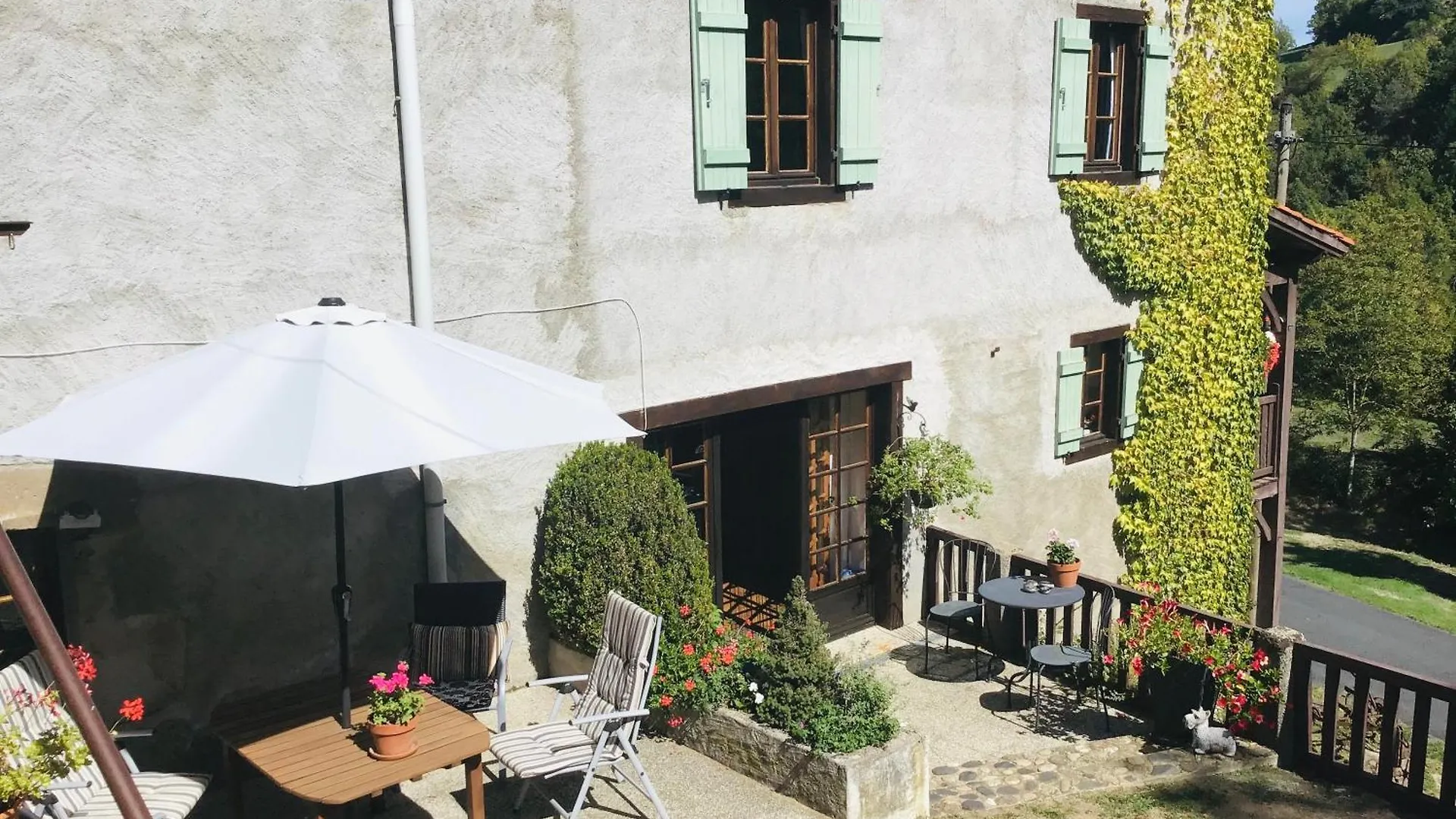 Les Trois Noyers Villa Tailhac France